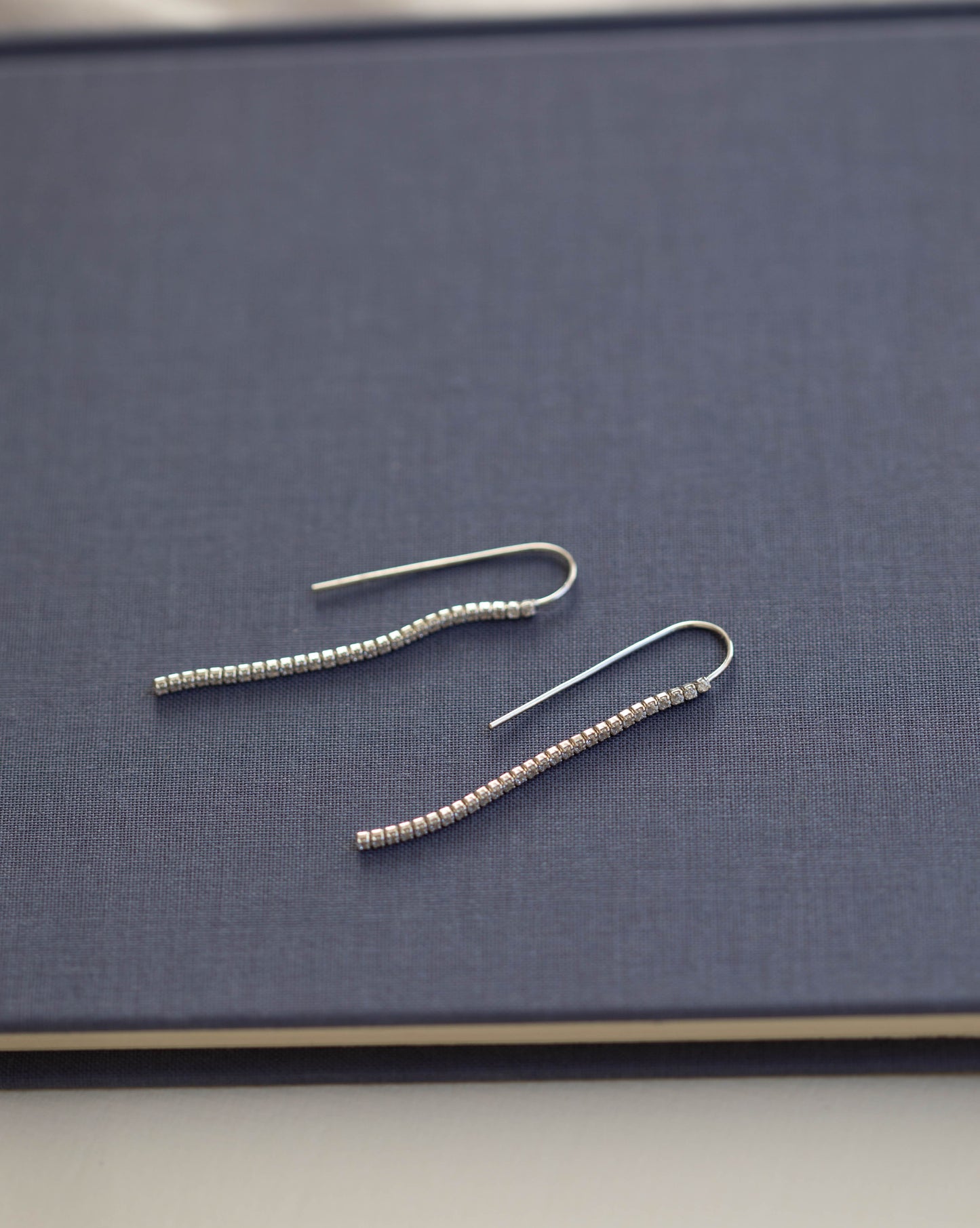 LUMIÈRE – Elegant silver earrings