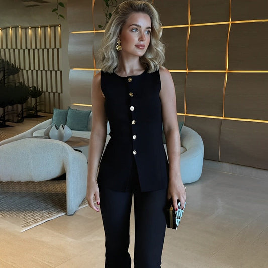 Grier – Sleeveless Button-Down Peplum Top for a chic and trendy look